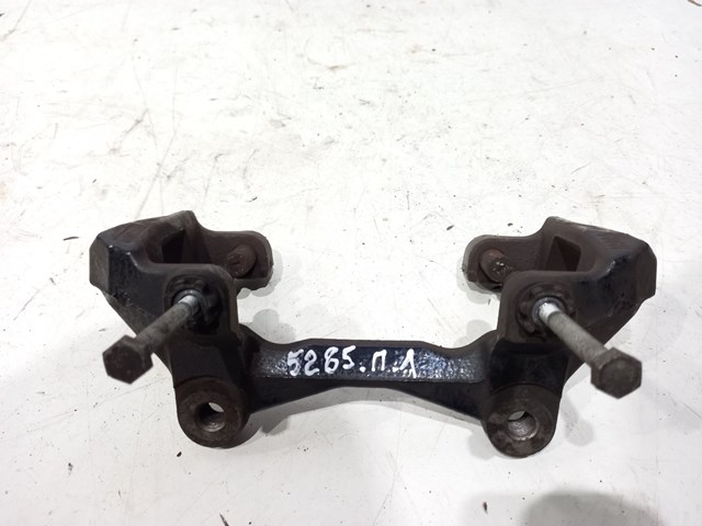 Скоба тормозного суппорта переднего 8T0615125A VAG