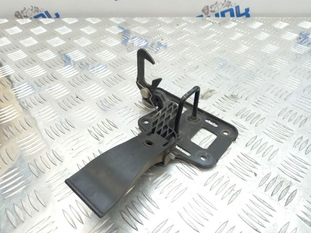 8T0823480 Стояк-крюк замка капота купить Ровно