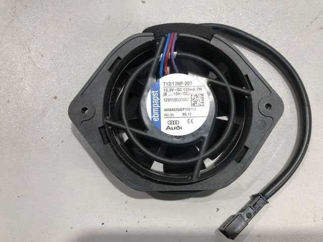 8T0963575 VAG купить в Днепр