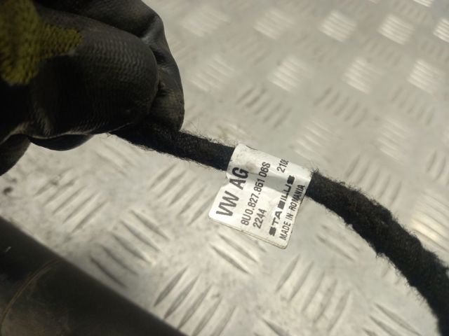 Амортизатор для багажника газовый 8U0827851 VAG
