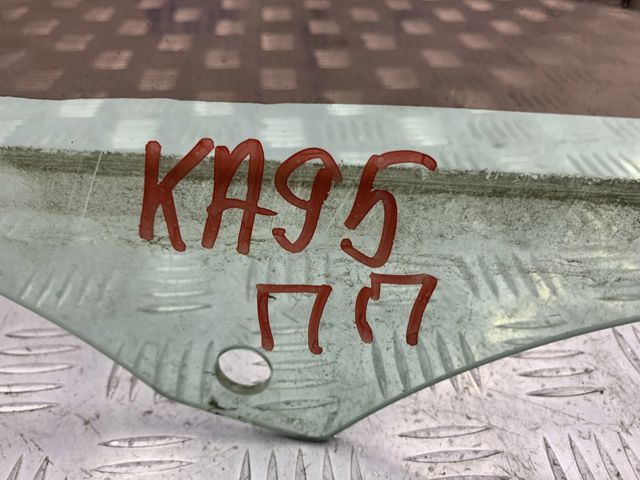 8U0845202 Стекло двери передней правой купить Ирпень