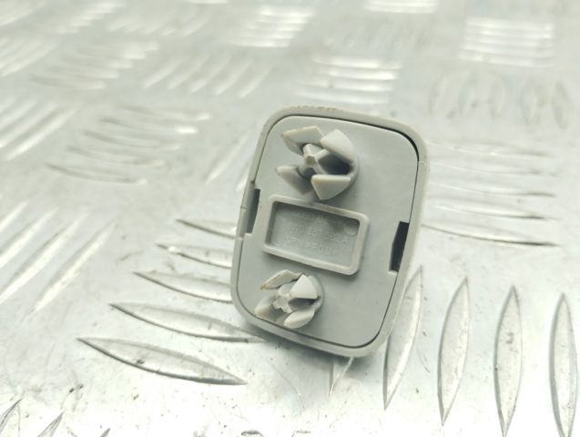 8U0857562AEP5 VAG Фиксатор солнцезащитного козырька купить в Хмельницкий