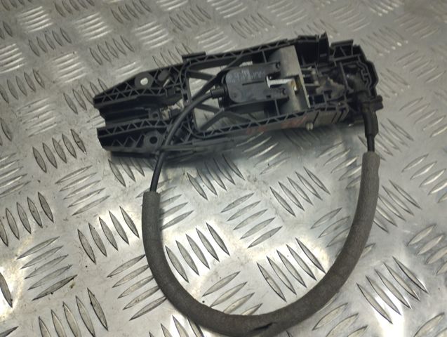 Наружная ручка правой двери 8V0839885 VAG