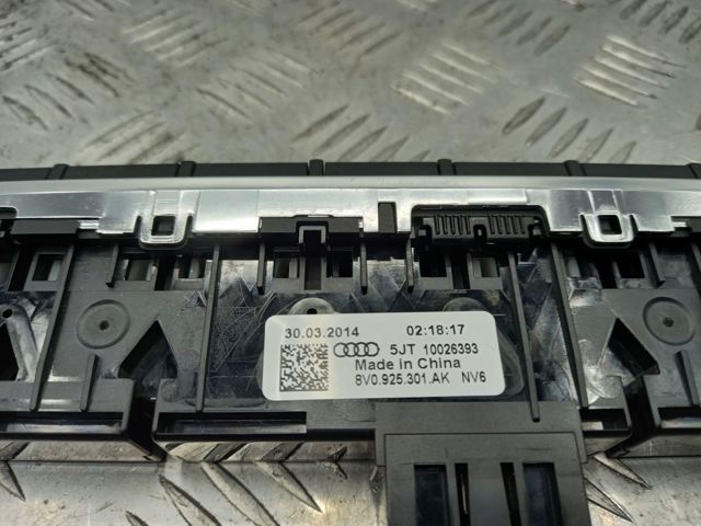 Блок кнопок центральной консоли 8V0925301AK VAG