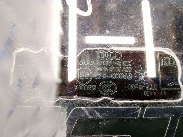 Форточка двери треугольник, задней, левой 8V5845297MNVB VAG