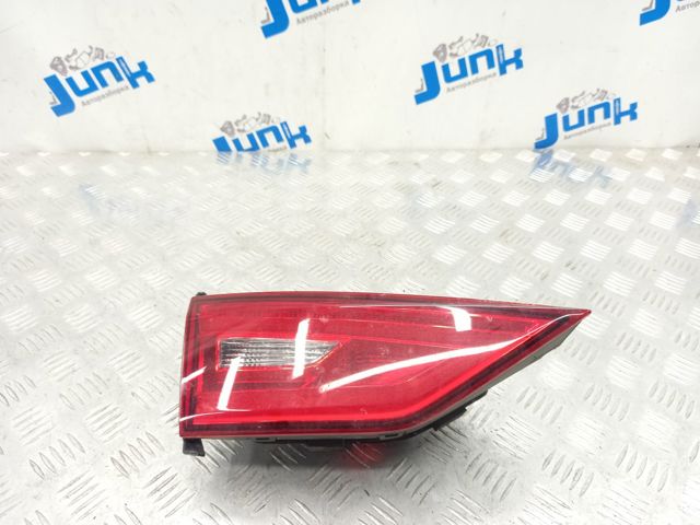Задний левый внутренний фонарь 8V5945093J VAG