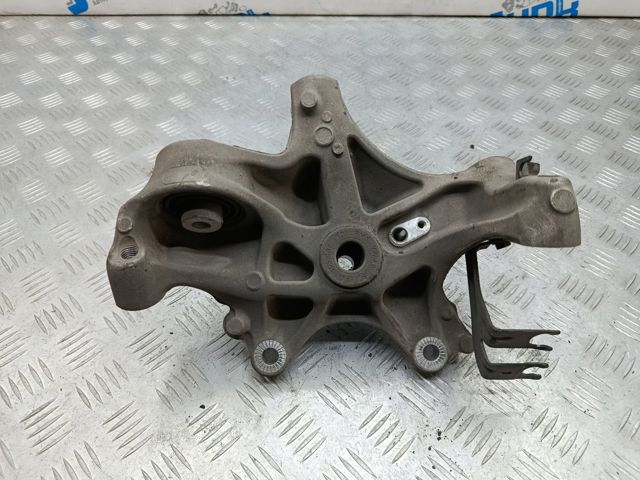 Кулак поворотный левый 8W0505431T VAG