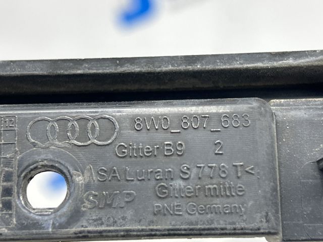 8W08076839B9 VAG Решетка бампера переднего центральная купить в Сумы