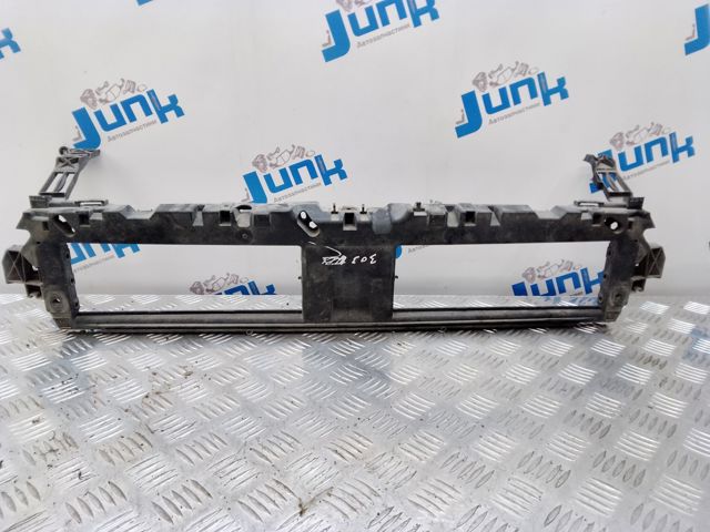 VAG 8W0807771 Кронштейн решетки радиатора в наличии Запорожье