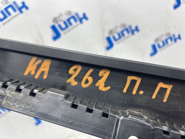 VAG 8W0837902A5FQ Накладка двери передней правой вертикальная в наличии Черкассы