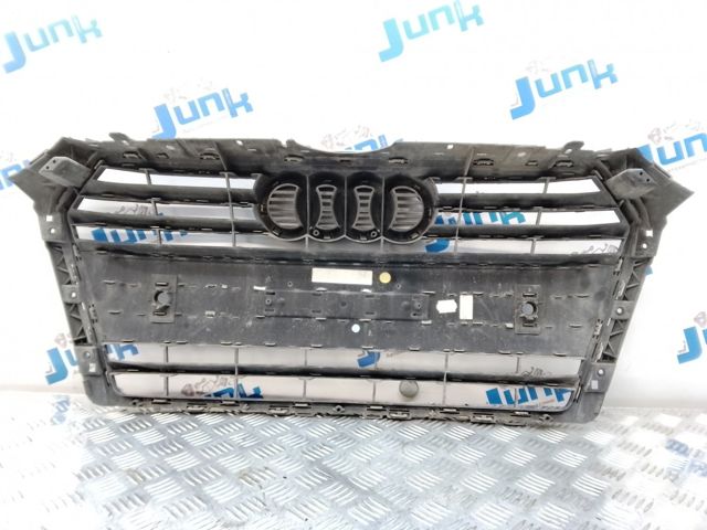 Облицовка радиатора 8W0853651BR VAG
