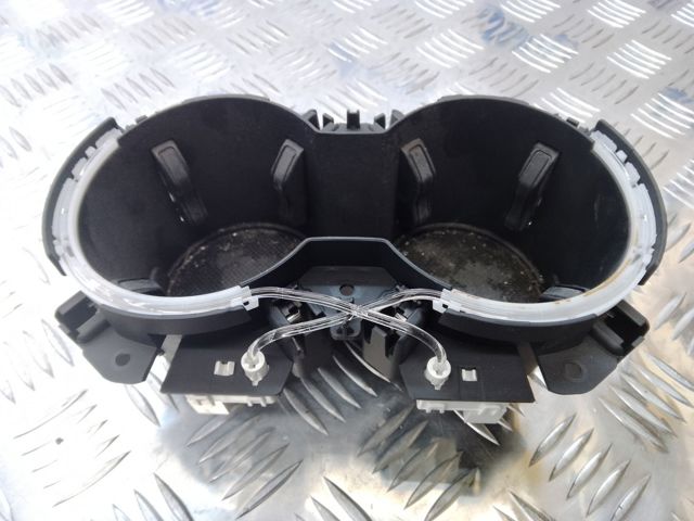 Подстаканник подлокотника центральной консоли 8W0862533D6PS VAG