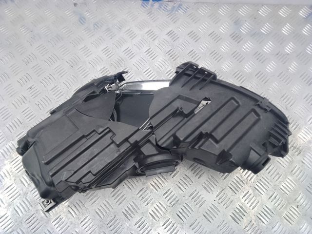 Фара передняя правая 8W0941012B VAG