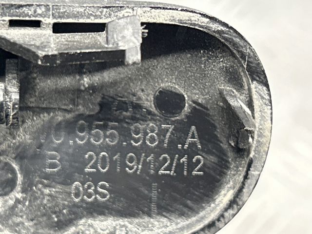 VAG 8W0955987A Форсунка омывателя стекла лобового левая в наличии Хмельницкий