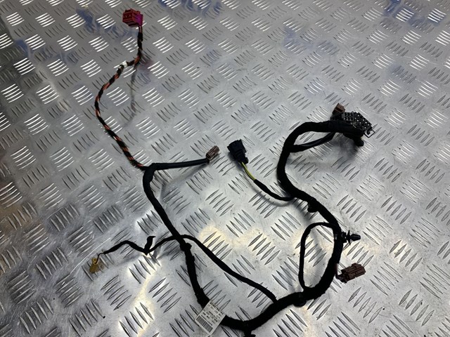 8W0971366AQ VAG купить в Ирпень