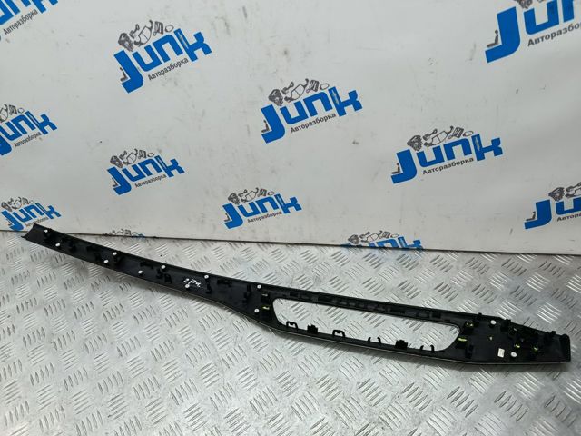 8W1853190TUR3 VAG Молдинг (накладка) приборной панели "торпедо" правый купить в Хмельницкий