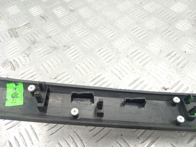 8W1853190TUR3 VAG Молдинг (накладка) приборной панели "торпедо" правый купить в Кривой Рог