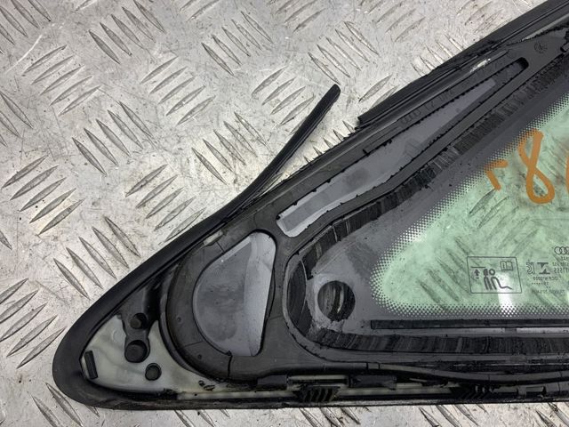 Стекло багажника, левое 8W5845297HNVB VAG