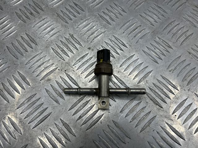 Датчик давления топлива 8W839F972AA LAND ROVER