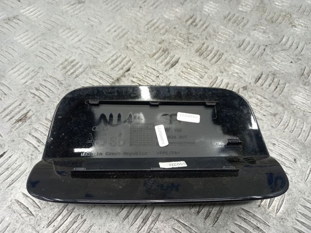 Дверка бензобака 8W8809907GRU VAG