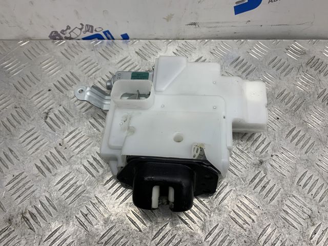 Замок пятой двери 905003JA1B NISSAN
