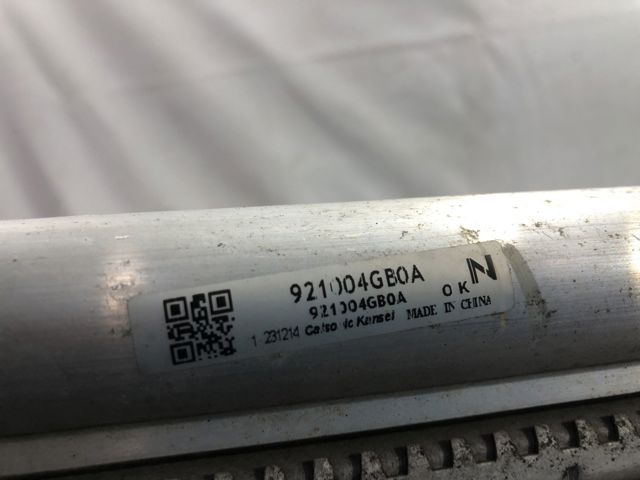 Радиатор охлаждения кондиционера 921004GB0A NISSAN