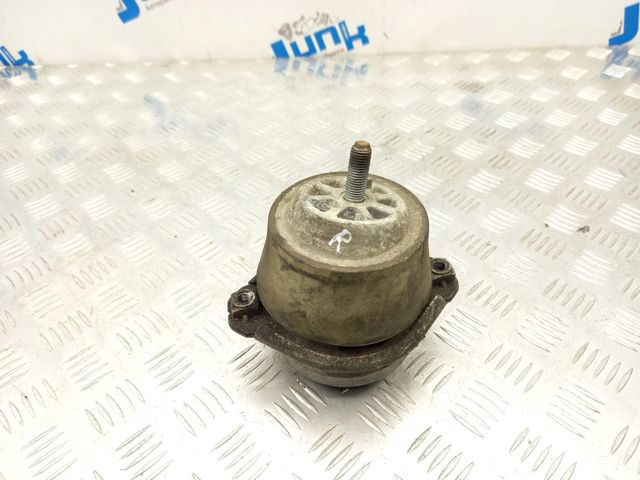 Опора двигателя Порше Кайен