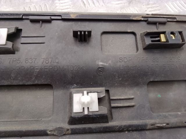 95855978704G2X PORSCHE Молдинг двери передней левой нижний купить в Николаев