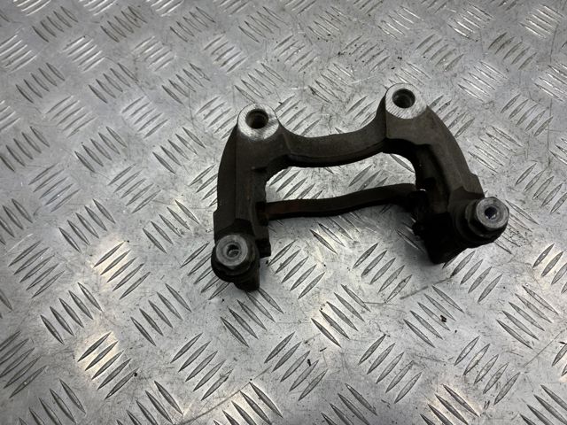 Скоба тормозного суппорта заднего A0004230806 MERCEDES