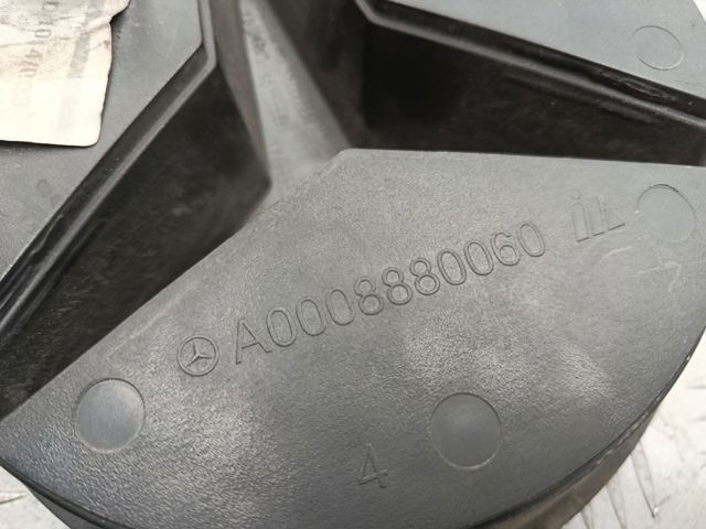 MERCEDES A0008880060 Кронштейн эмблемы решетки радиатора в наличии Львов