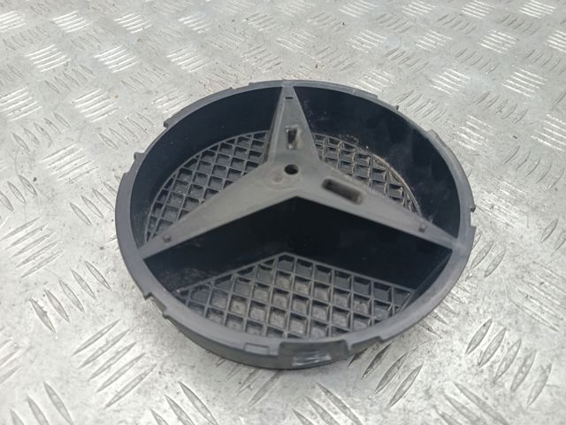 A0008880060 MERCEDES Кронштейн эмблемы решетки радиатора купить в Кривой Рог