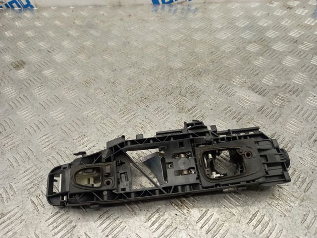 Держатель наружной ручки двери, задней правой A0997602200 MERCEDES