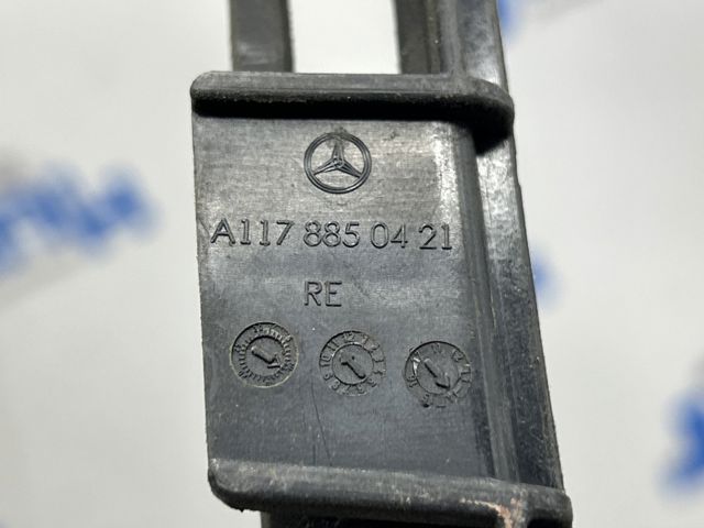 Кронштейн бампера заднего, внешний правый A1178850421 MERCEDES
