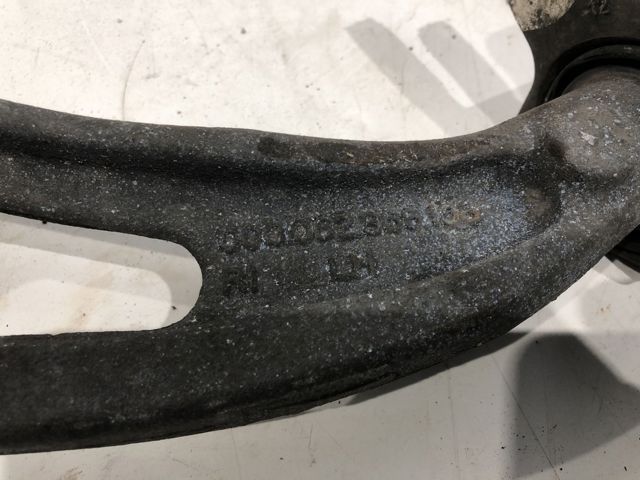 Левый рычаг передней нижней подвески A1643302507 MERCEDES