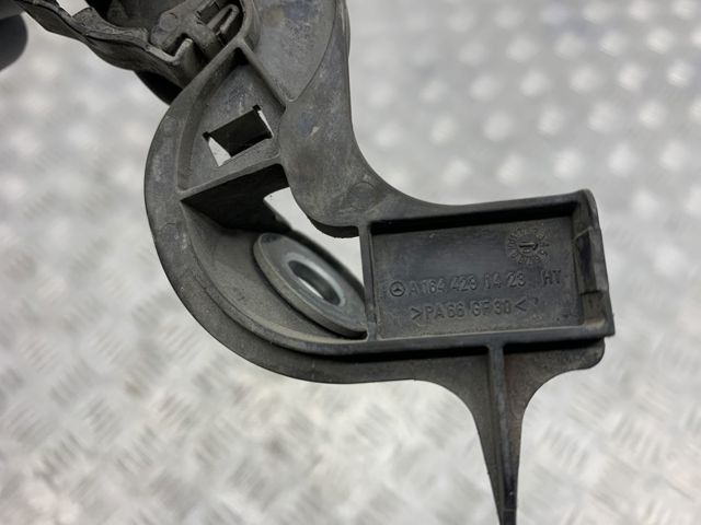 MERCEDES A1644231423 Скоба тормозной трубки в наличии Украина