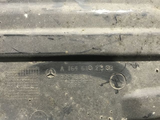 MERCEDES A1646102308 Защита днища левая в наличии Черновцы