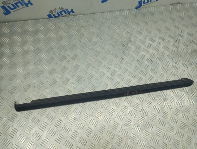 Накладка заднего стекла, левая A1646905380 MERCEDES