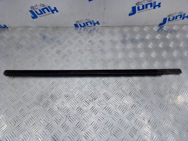 A1646907380 MERCEDES Уплотнитель стекла передней левой двери купить в Львов