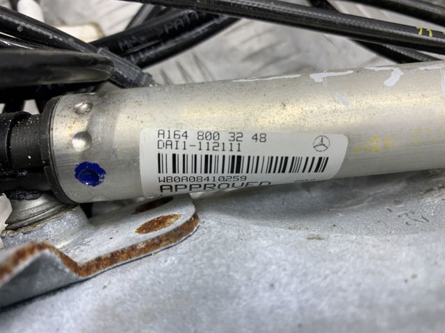 Насос автоматического закрывания задней 5-й двери A1648000648 MERCEDES