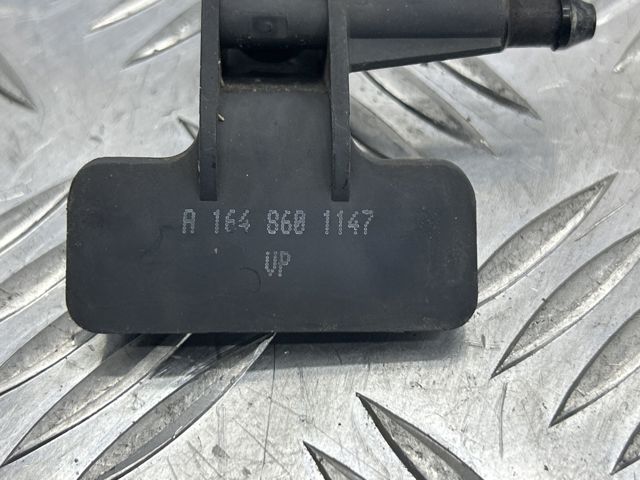 Веерная форсунка омывателя A1648601147 MERCEDES