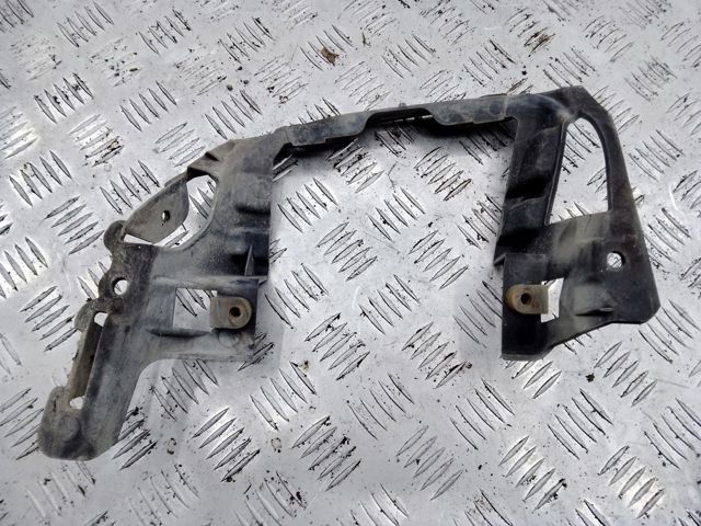 Левое крепление заднего бампера A1648852914 MERCEDES