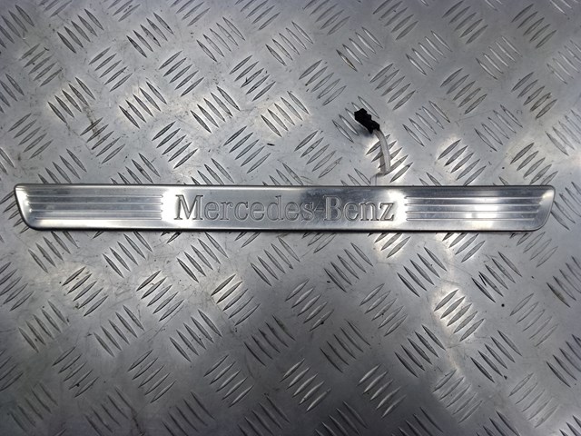 Трещина с внутренней стороны накладка  порога внутренняя  левая для mercedes benz x166 gl-klasse (gl) 2012-2019 A1666801235