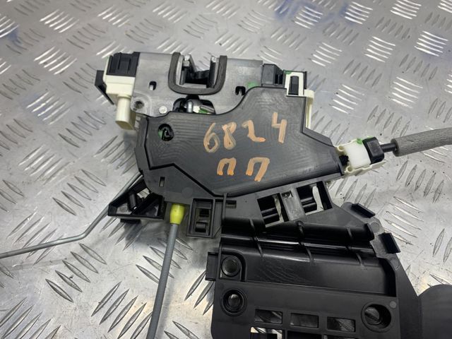 Замок передней пассажирской двери A1667200435 MERCEDES