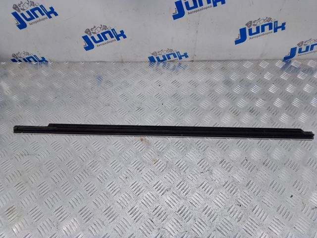 Уплотнение ветрового стекла A1667250165 MERCEDES