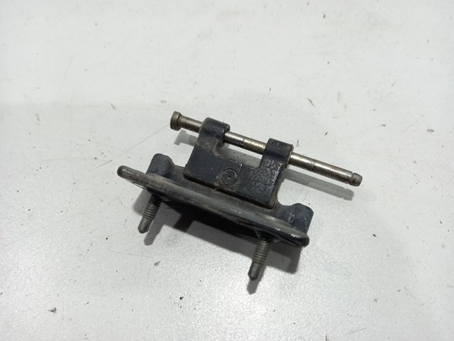 Петля задней багажной, 3/5 -ой двери A1687400437 MERCEDES