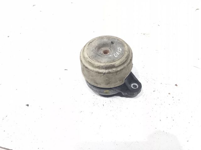 Подушка (опора) двигателя, левая/правая A2042403517 MERCEDES