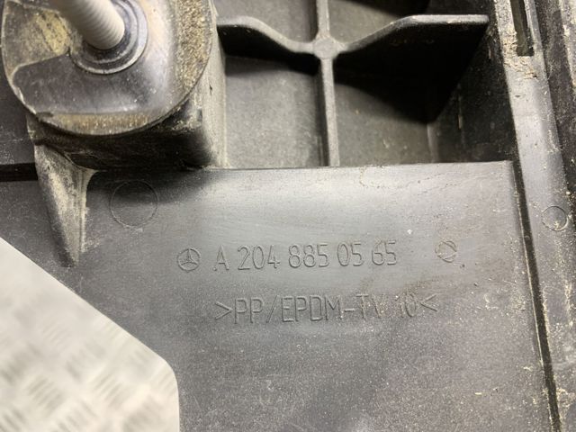 Кронштейн бампера заднего, центральный A2048850565 MERCEDES