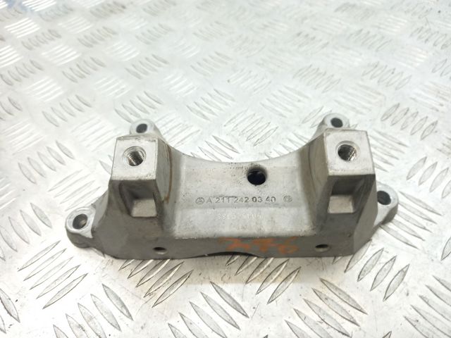 Крепление подушки коробки передач A2112420340 MERCEDES