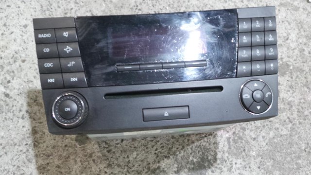 Магнитола (радио AM/FM) A2118209889 MERCEDES