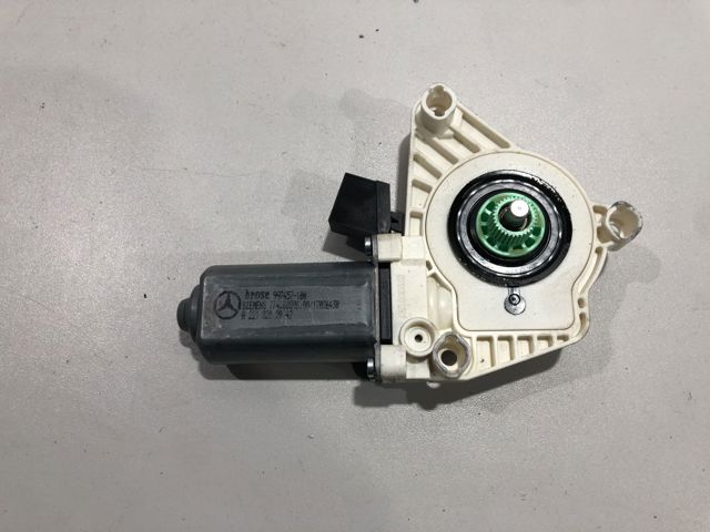 A2218202842 MERCEDES Мотор стеклоподъемника двери передней правой купить в Львов